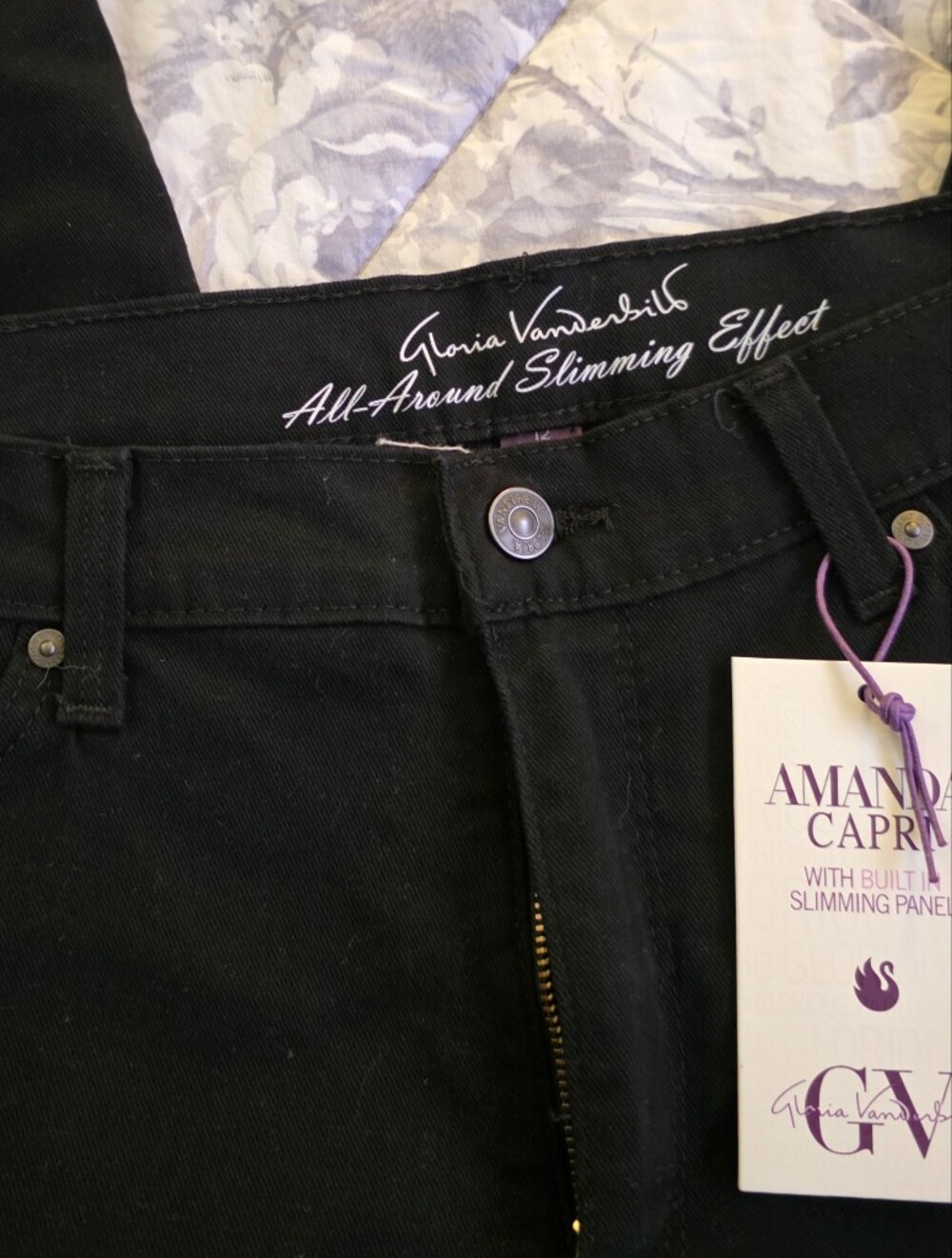 Gloria Vanderbilt Amanda Capri Ankle Pants in Black - Picture 2 of 3